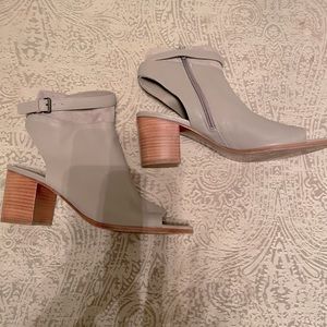 VINCE gray leather ankle boots with wooden heel